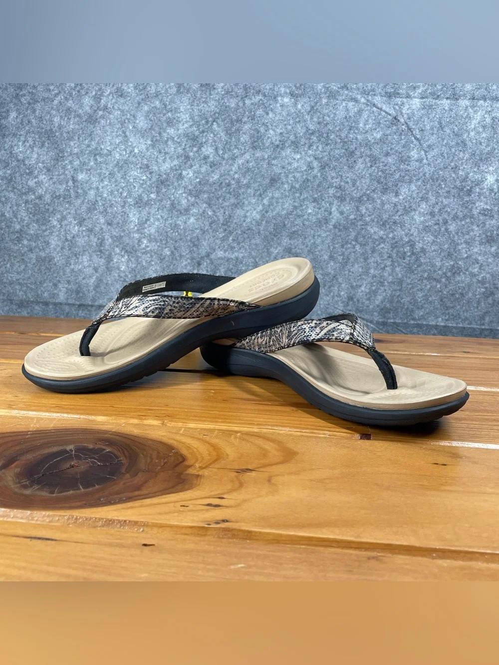 Crocs Capri V Sequin Flip Flops Womens Size 10 Black Tan Animal Print Sandals